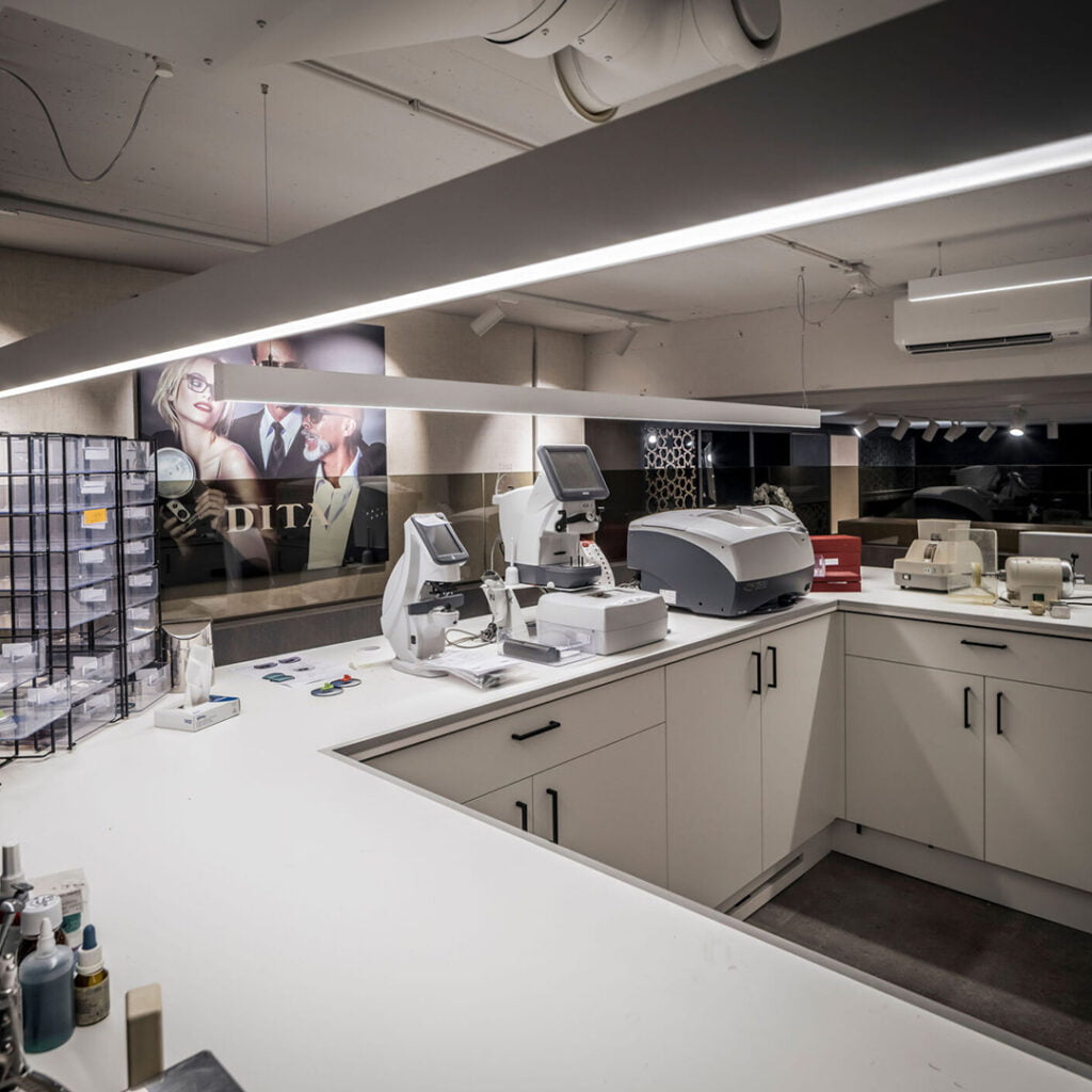Akkerman Kruiskade winkel luxe zonnebrillen en brillen