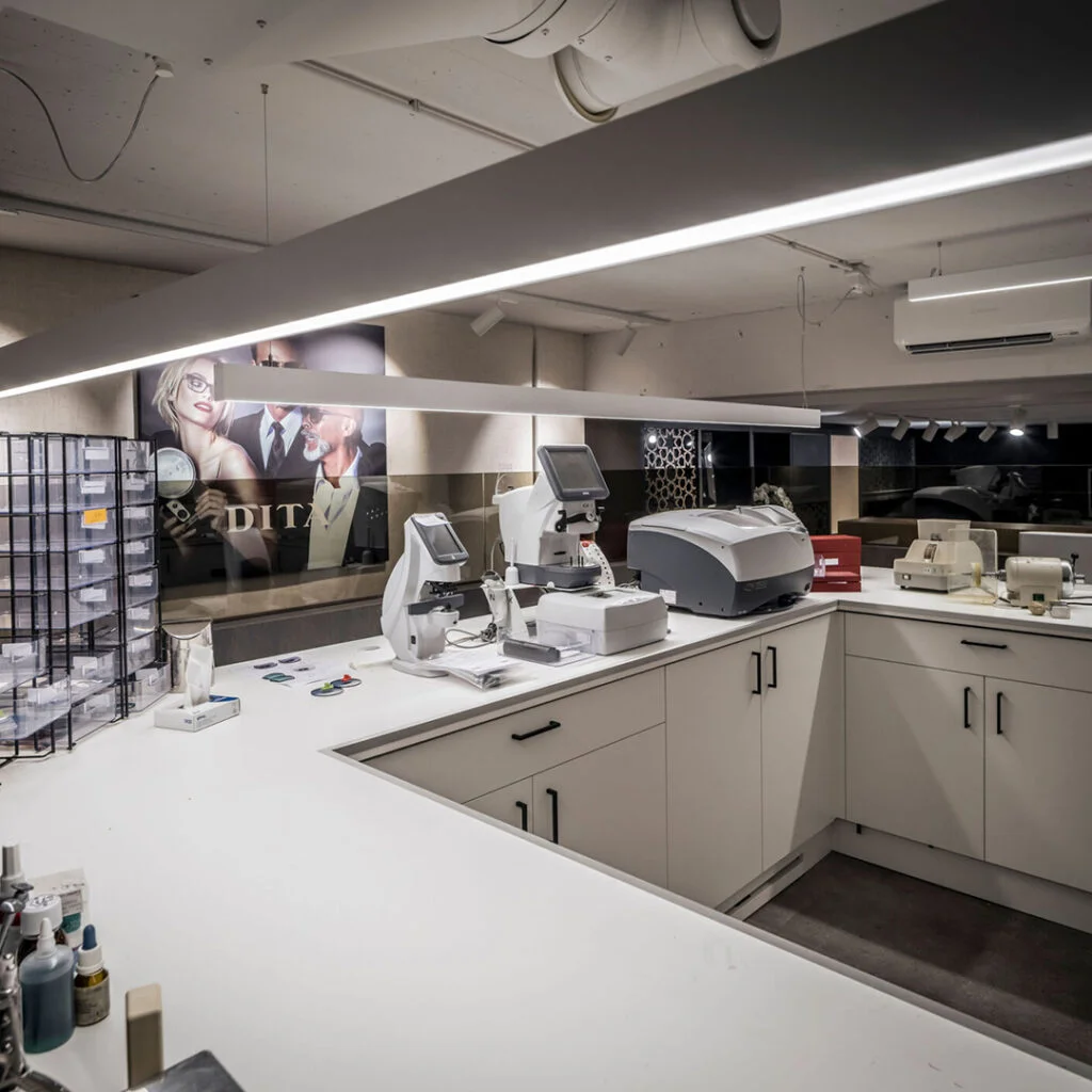 Akkerman Kruiskade winkel luxe zonnebrillen en brillen